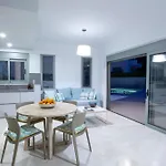 Kenza Lygia (Lefkada)